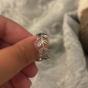PANDORA leaf ring size 7 🍃